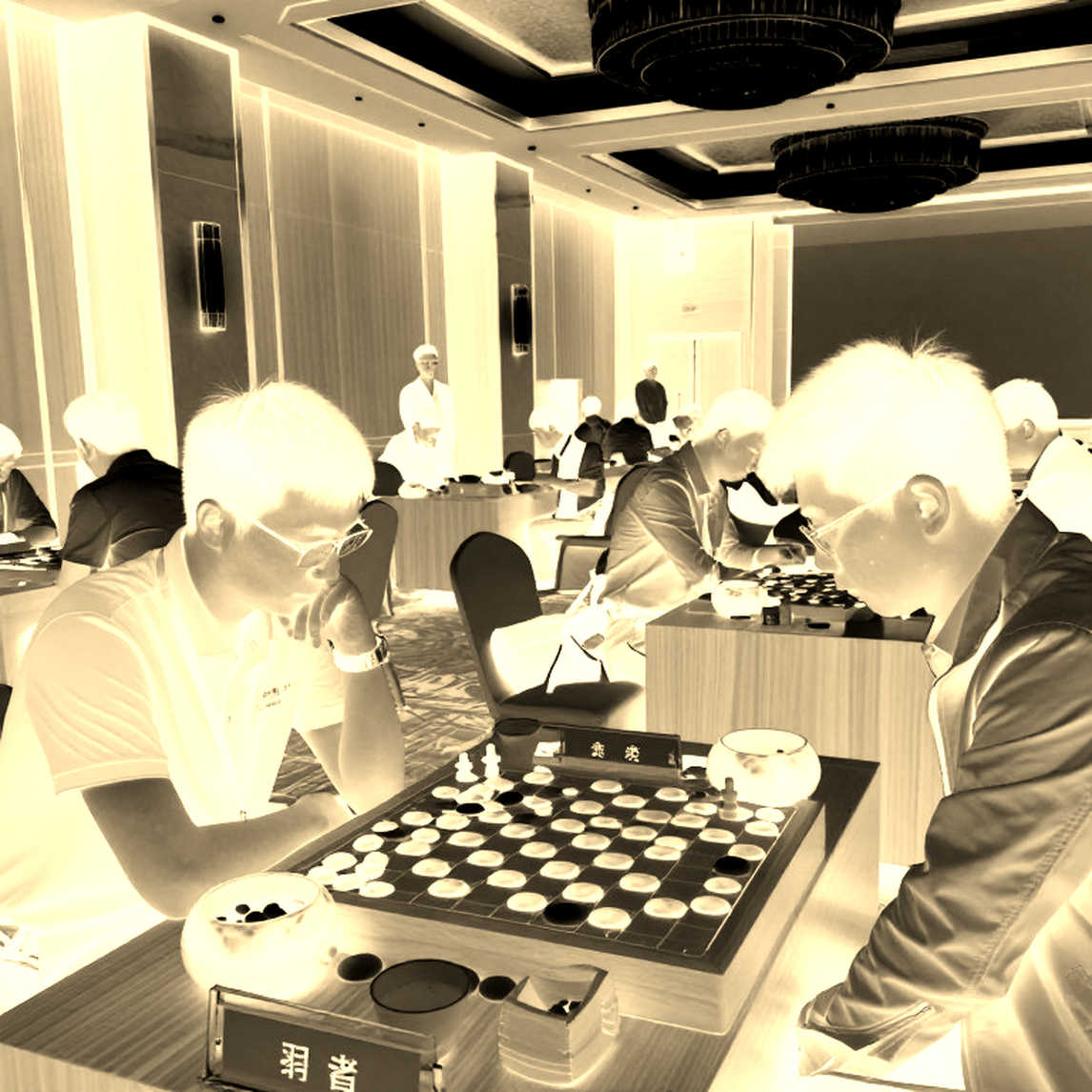 Samarkand trên tiêu đề, ChessBase #225 trong thân bài: vết nứt niềm tin của báo chí cờ vua chuyên sâu