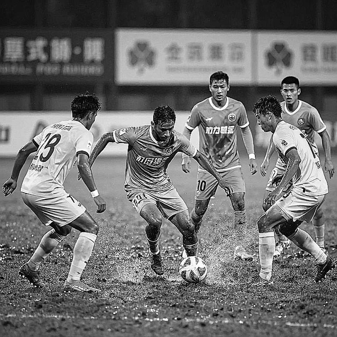 Văn Hậu Vắng Mặt, Cánh Trái Công An Hà Nội Lộ Tử Huyệt Trước Derby Thủ Đô