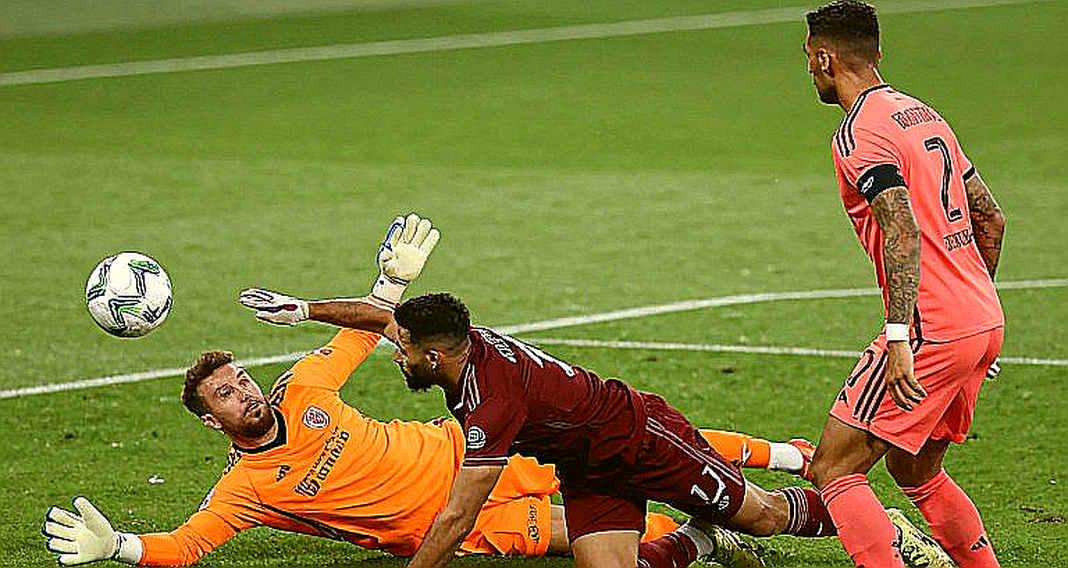 Vì sao các CLB V.League 2026-2026 đồng loạt trở lại sơ đồ 3 trung vệ? Sự thật đằng sau cơn sốt chiến thuật